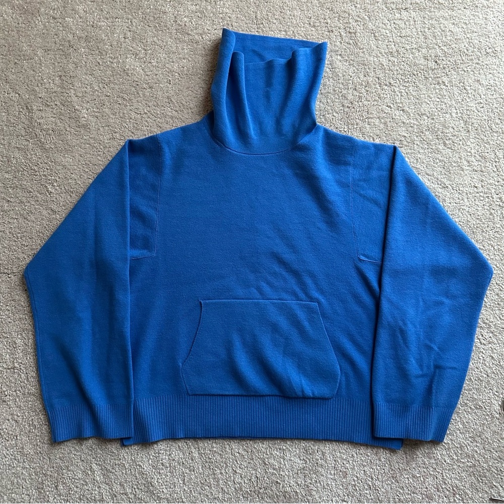 Women's XS Banana Republic Oversized Blue Sweater with Front Pocket